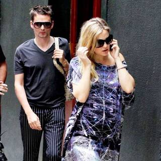 Matthew Bellamy, Kate Hudson in Kate Hudson Shows Off Her Baby Bump While Walking in Sao Paulo