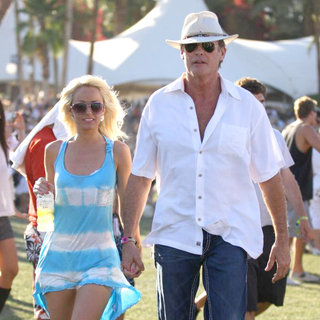 Hayley Roberts, David Hasselhoff in Celebrities at The 2011 Coachella Valley Music and Arts Festival - Day 3