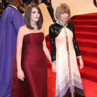 Bee Shaffer, Anna Wintour in Alexander McQueen: Savage Beauty Costume Institute Gala