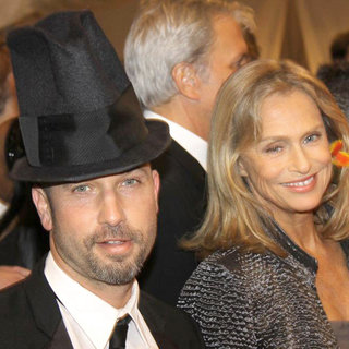 Lauren Hutton in Alexander McQueen: Savage Beauty Costume Institute Gala