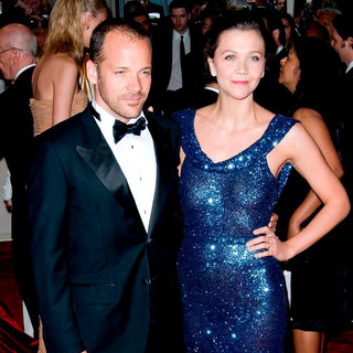 Peter Sarsgaard, Maggie Gyllenhaal in Alexander McQueen: Savage Beauty Costume Institute Gala