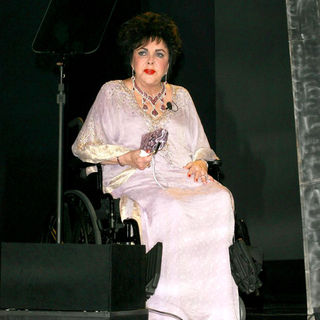 Elizabeth Taylor in Macys Passport 2006 Gala - Runway