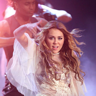 Miley Cyrus in Miley Cyrus Performing Live at German ZDF TV Show 'Wetten, dass...'