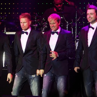 Westlife's Gravity Tour - westlife-gravity-tour-01