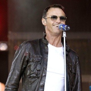 Marti Pellow, Wet Wet Wet in Wet Wet Wet Perform Live on Stage to Celebrate The 25th Anniversary of Their First Appearance