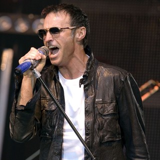 Marti Pellow, Wet Wet Wet in Wet Wet Wet Perform Live on Stage to Celebrate The 25th Anniversary of Their First Appearance
