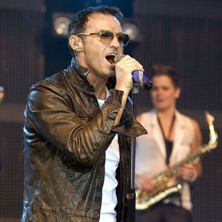Marti Pellow, Wet Wet Wet in Wet Wet Wet Perform Live on Stage to Celebrate The 25th Anniversary of Their First Appearance
