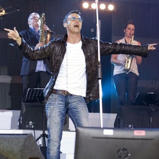 Marti Pellow, Wet Wet Wet in Wet Wet Wet Perform Live on Stage to Celebrate The 25th Anniversary of Their First Appearance