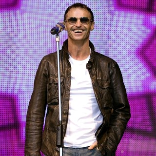 Marti Pellow, Wet Wet Wet in Wet Wet Wet Perform Live on Stage to Celebrate The 25th Anniversary of Their First Appearance