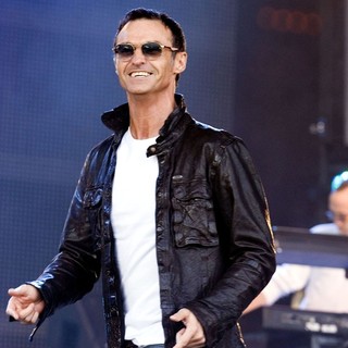 Marti Pellow, Wet Wet Wet in Wet Wet Wet Perform Live on Stage to Celebrate The 25th Anniversary of Their First Appearance