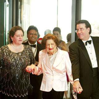 Helen Thomas in 2010 White House Correspondents Association Dinner - Arrivals