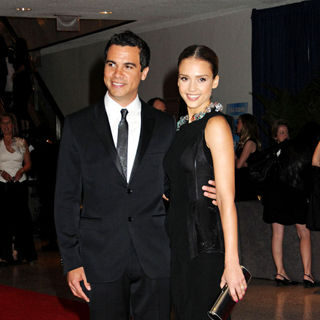 Cash Warren, Jessica Alba in 2010 White House Correspondents Association Dinner - Arrivals
