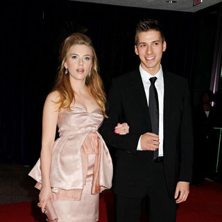 Scarlett Johansson in 2010 White House Correspondents Association Dinner - Arrivals