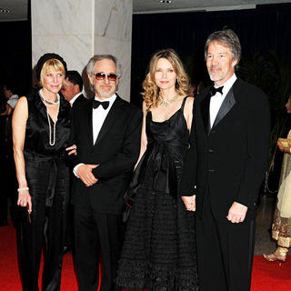 Kate Capshaw, Steven Spielberg, Michelle Pfeiffer, David E. Kelley in 2010 White House Correspondents Association Dinner - Arrivals