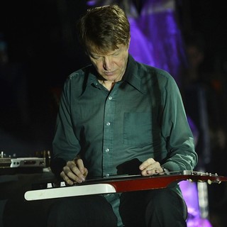 Nels Cline, Wilco in Wilco Performing Live in Concert