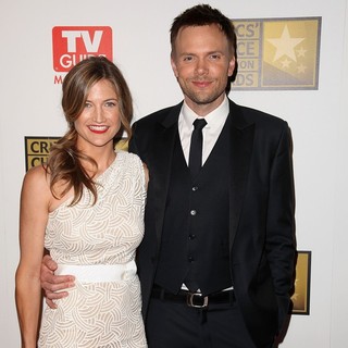 Sarah Williams, Joel McHale in 2012 Critics' Choice TV Awards - Arrivals