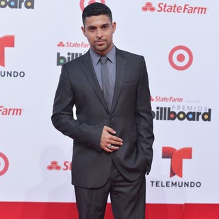 Wilmer Valderrama in 2013 Billboard Latin Music Awards - Arrivals - wilmer-valderrama-2013-billboard-latin-music-awards-02