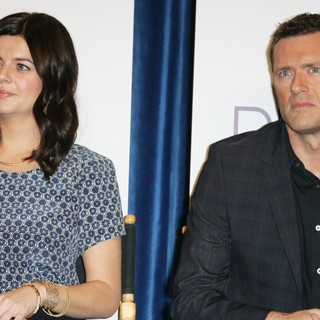 Casey Wilson, Jason O'Mara in The 2013 People's Choice Awards Nominee Announcements