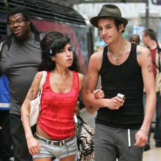 Amy Winehouse, Blake Fielder-Civil in Amy Winehouse and Blake Fielder-Civil Getting on A Train at Paddington Station