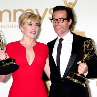 Kate Winslet, Guy Pearce in The 63rd Primetime Emmy Awards - Press Room