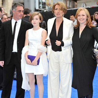 Greg Wise, Gaia Wise, Emma Thompson in Men in Black 3 - UK Film Premiere - Arrivals