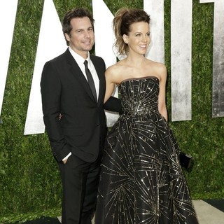 Len Wiseman, Kate Beckinsale in 2013 Vanity Fair Oscar Party - Arrivals