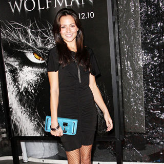 Italia Ricci in Premiere of 'The Wolfman' - Red Carpet