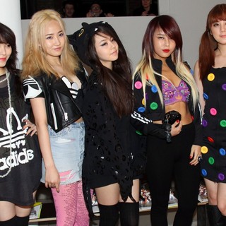 Wonder Girls in Mercedes-Benz IMG New York Fashion Week Fall 2011 - Jeremy Scott - Front Row - wonder-girls-mercedes-benz-img-new-york-fashion-week-fall-2011-01