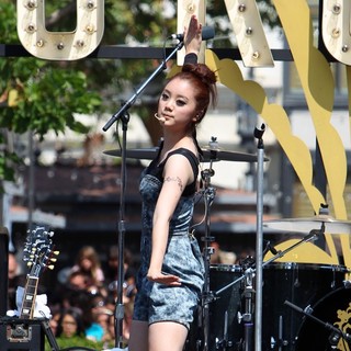 Wonder Girls Support Jonas Brothers