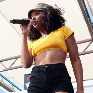 Wynter Gordon in Wynter Gordon Performs Poolside