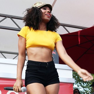 Wynter Gordon in Wynter Gordon Performs Poolside