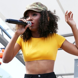 Wynter Gordon in Wynter Gordon Performs Poolside