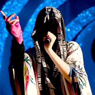 Yeah Yeah Yeahs in Falls Festival - yeah-yeah-yeahs-falls-festival-01