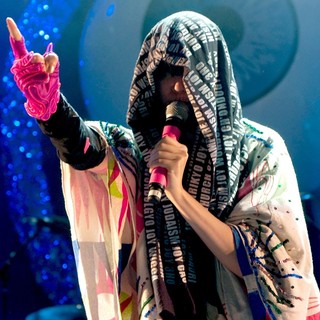 Yeah Yeah Yeahs in Falls Festival - yeah-yeah-yeahs-falls-festival-02