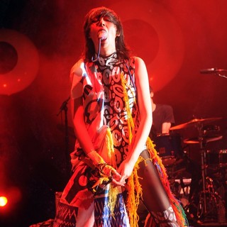 Karen O, Yeah Yeah Yeahs in Yeah Yeah Yeahs Perform on Stage