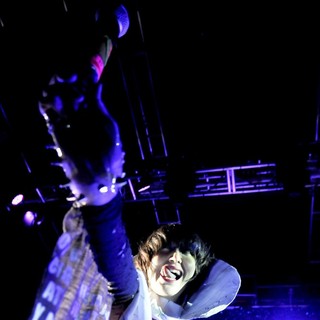 Karen O, Yeah Yeah Yeahs in Yeah Yeah Yeahs Performing Live