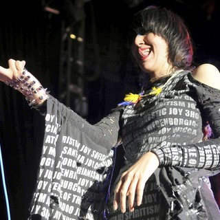 Karen O, Yeah Yeah Yeahs in Yeah Yeah Yeahs Performing Live