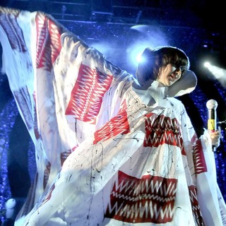 Karen O, Yeah Yeah Yeahs in Yeah Yeah Yeahs Performing Live