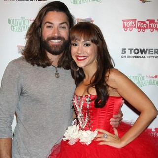 Ace Young, Diana DeGarmo in 2011 Hollywood Christmas Parade Concert