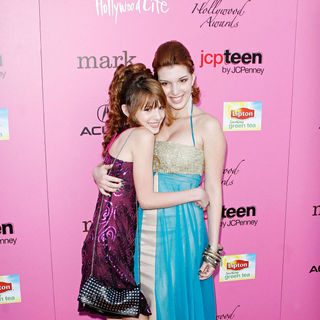 Bella Thorne, Dani Thorne in The 12th Annual Young Hollywood Awards - Arrivals