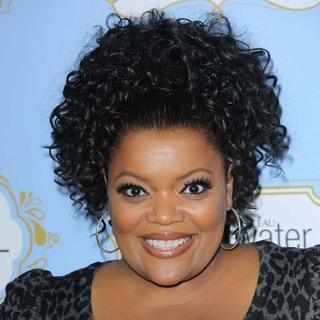 Yvette Nicole Brown in 6th Annual Essence Black Women in Hollywood Luncheon - yvette-nicole-brown-6th-annual-essence-black-women-in-hollywood-luncheon-01