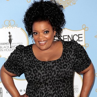 Yvette Nicole Brown in 6th Annual Essence Black Women in Hollywood Luncheon - yvette-nicole-brown-6th-annual-essence-black-women-in-hollywood-luncheon-02