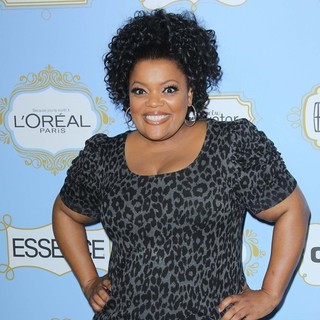 Yvette Nicole Brown in 6th Annual Essence Black Women in Hollywood Luncheon - yvette-nicole-brown-6th-annual-essence-black-women-in-hollywood-luncheon-03