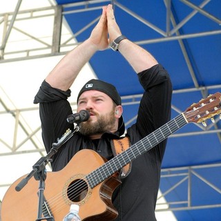 Zac Brown Band Performs at The 25th Anniversary KISS Country Chili Cookoff 2010 - zac-brown-band-performs-25th-anniversary-kiss-country-chili-cookoff-2010-03