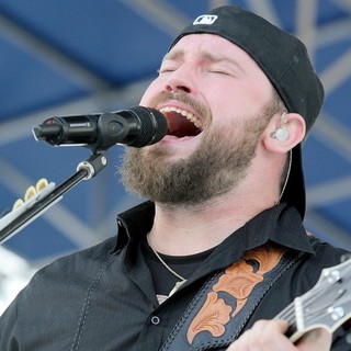 Zac Brown Band Performs at The 25th Anniversary KISS Country Chili Cookoff 2010 - zac-brown-band-performs-25th-anniversary-kiss-country-chili-cookoff-2010-05
