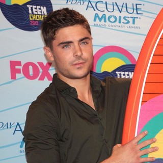 Zac Efron in The 2012 Teen Choice Awards - Press Room