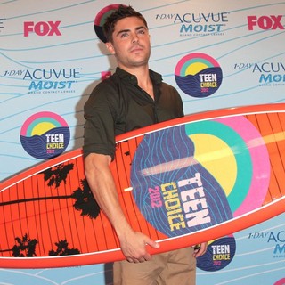 Zac Efron in The 2012 Teen Choice Awards - Press Room