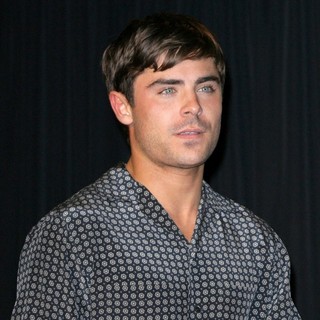 Zac Efron in 2013 MTV Movie Awards - Press Room
