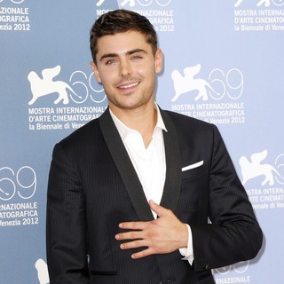 Zac Efron in The 69th Venice Film Festival - At Any Price - Photocall - zac-efron-69th-venice-film-festival-06