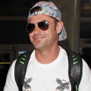 Zac Efron Arrives at Los Angeles International Airport